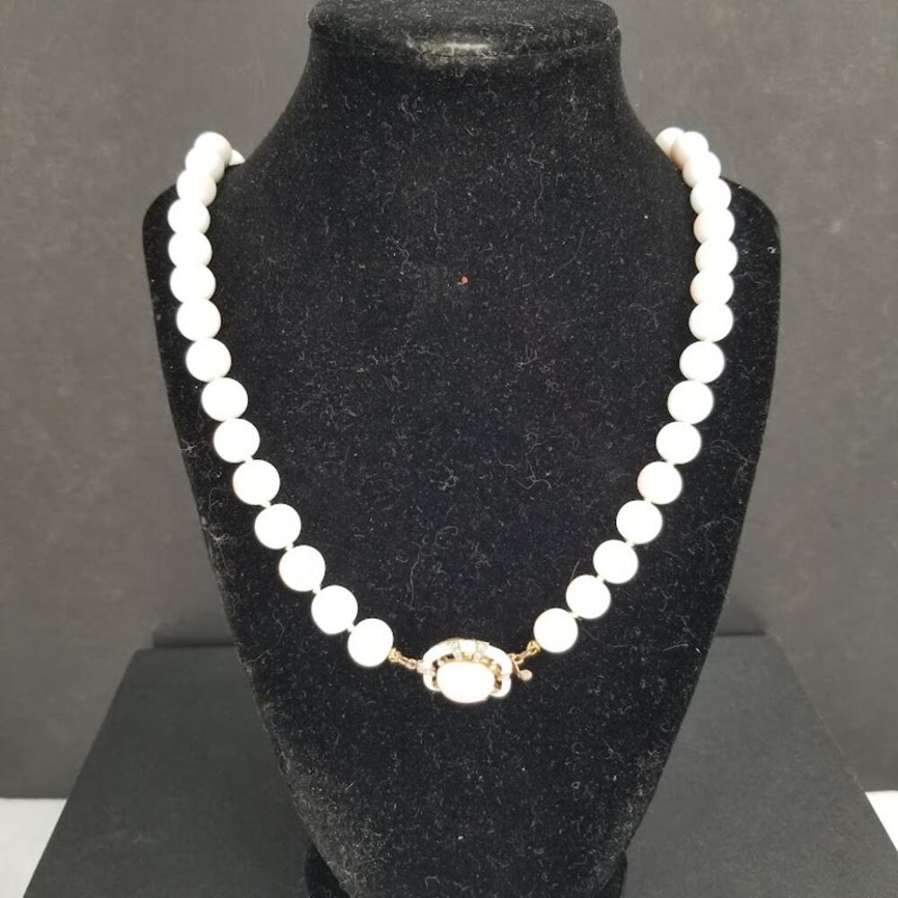 Vintage faux pearl white pink single strand necklace costume jewelry